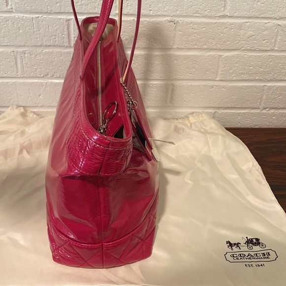 COACH POPPY Liquid Gloss TOTE, Magenta - Picture 6 of 16